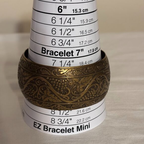 Beautiful and Colorful Metal Bracelets (set of 2) for any occasion - Picture 4 of 9